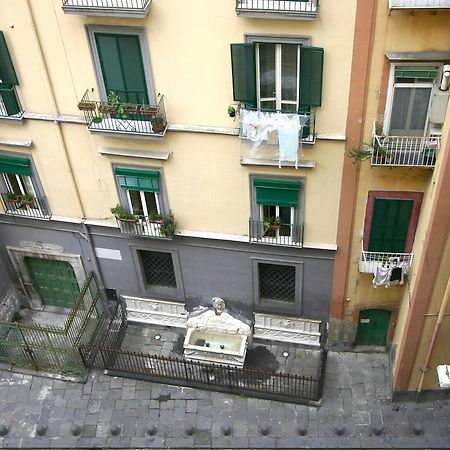 Al Centro E Meglio B&B Naples Luaran gambar