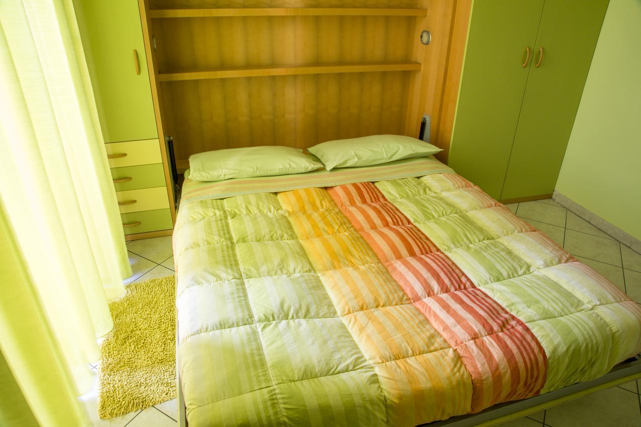 Al Centro E Meglio B&B Naples Luaran gambar