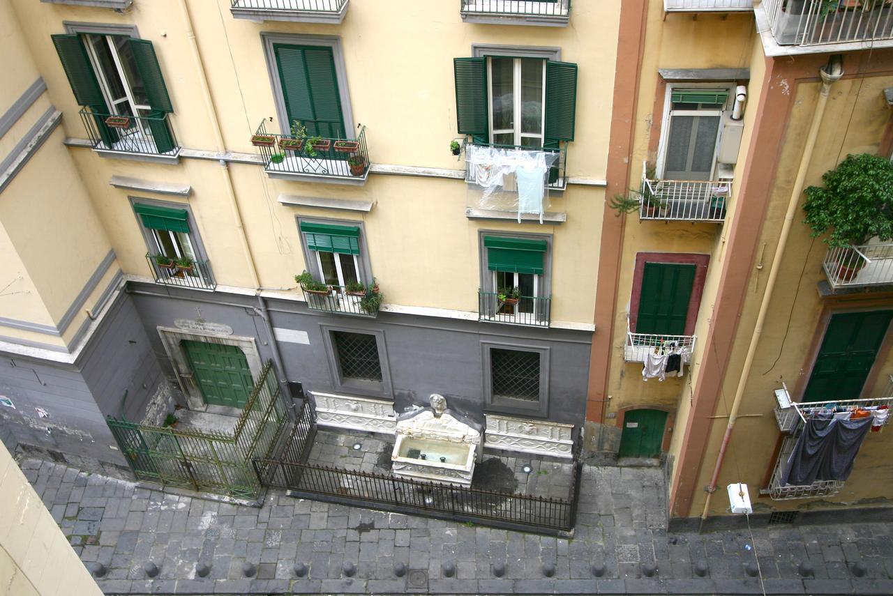 Al Centro E Meglio B&B Naples Luaran gambar