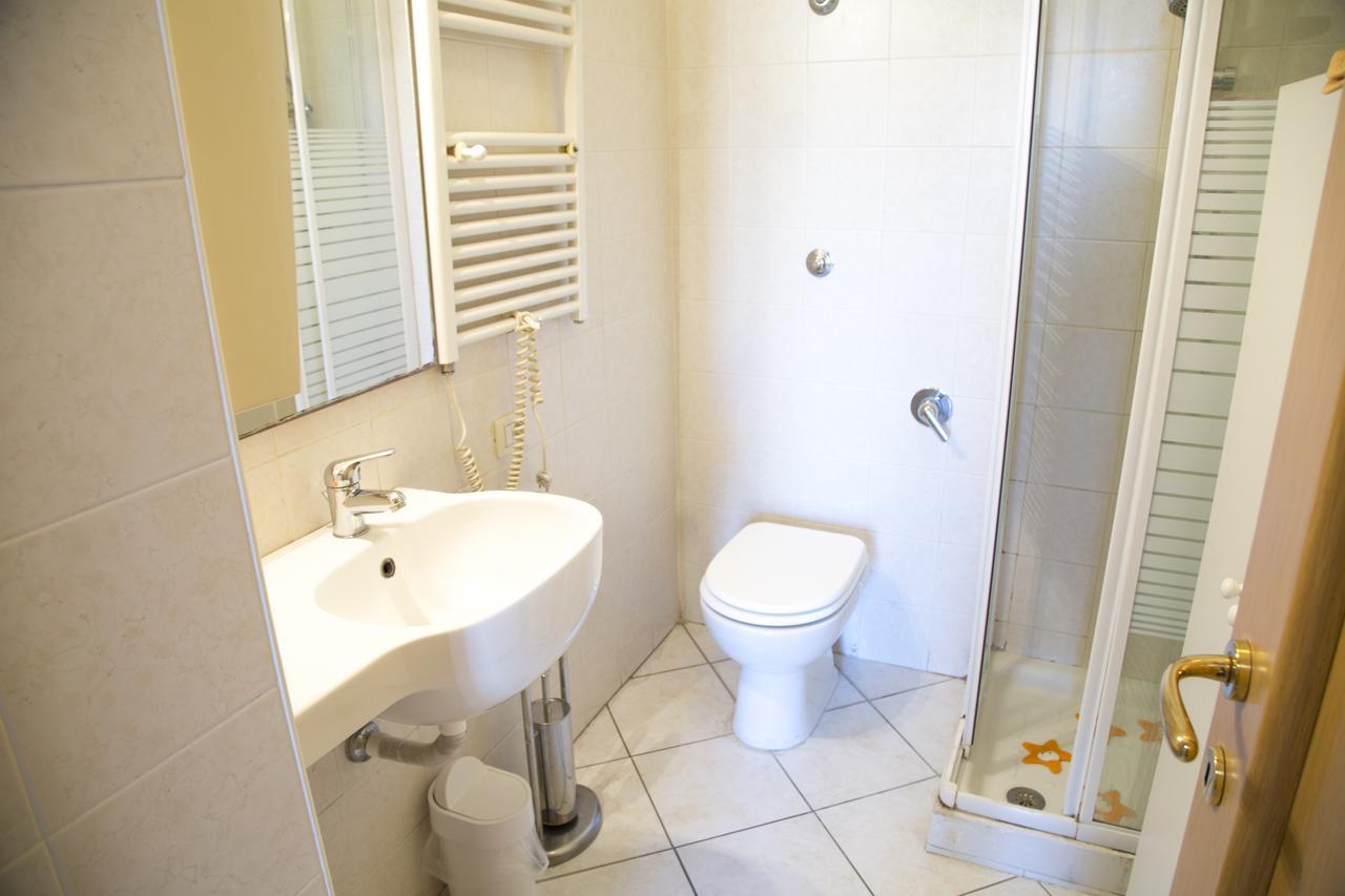 Al Centro E Meglio B&B Naples Luaran gambar