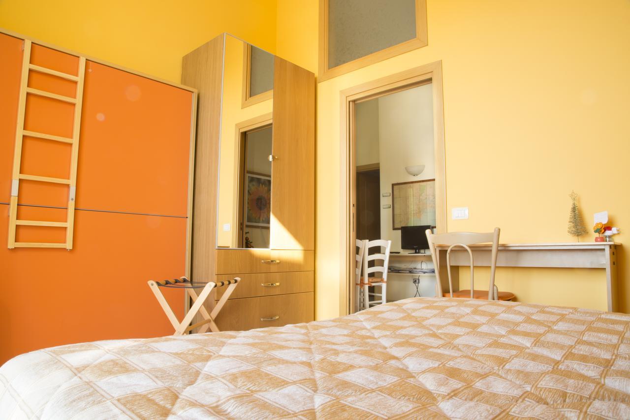 Al Centro E Meglio B&B Naples Luaran gambar