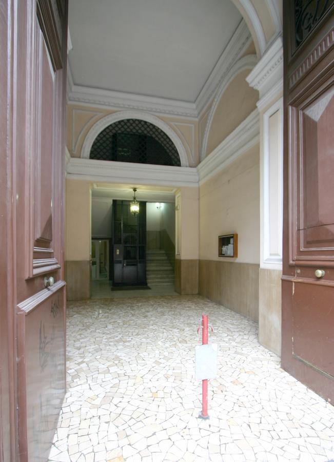 Al Centro E Meglio B&B Naples Luaran gambar
